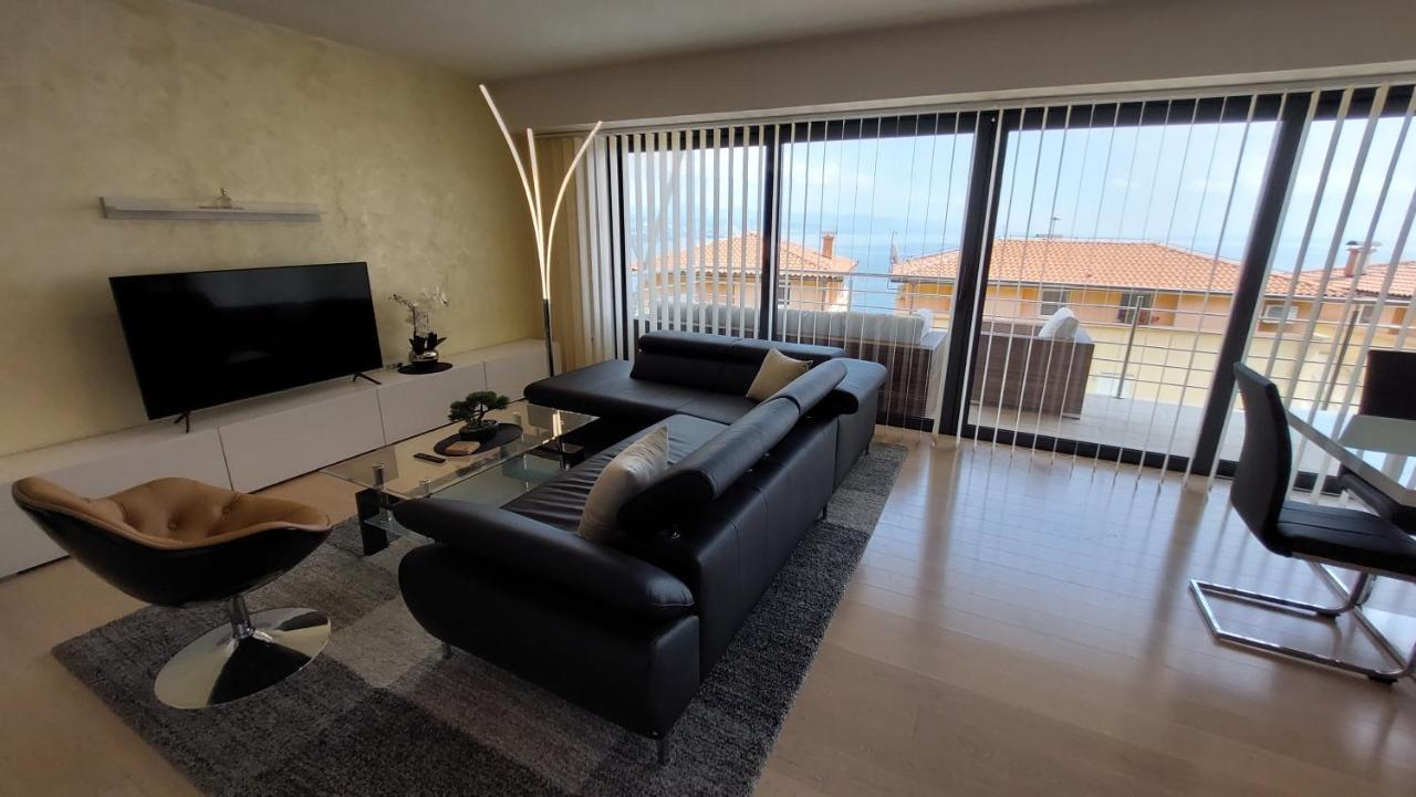 Leona, Apartment